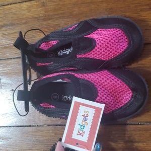 Toddler Water Shoes.  Sz 6  Hard rubber sole on this pair for better support